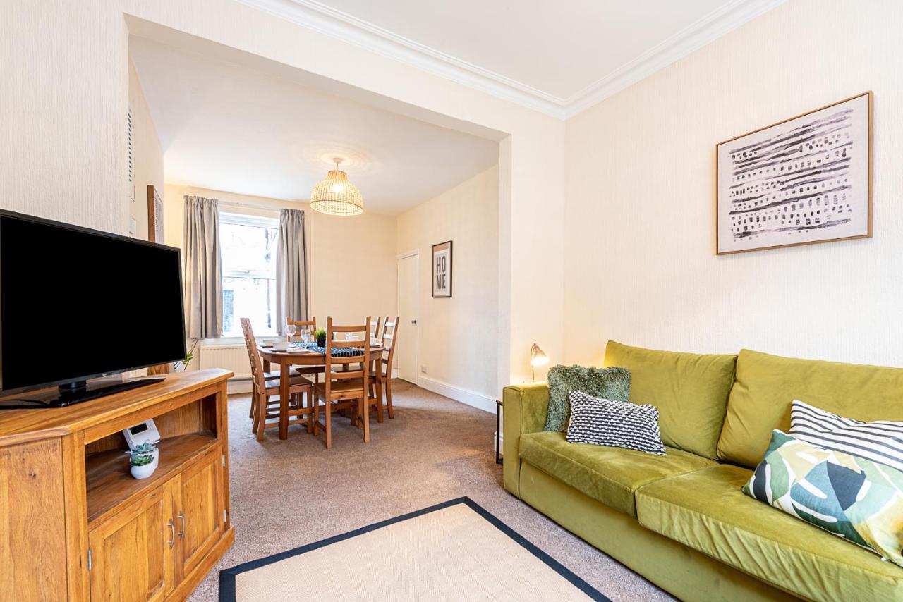 2 Bed, Up To 6 Guests Near Centre Apartment *