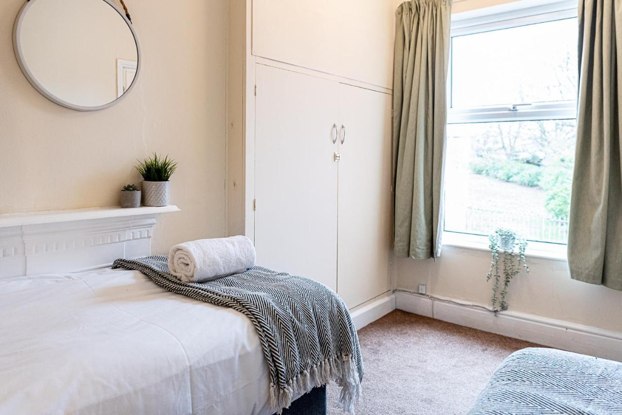 2 Bed, Up To 6 Guests Near Centre Apartment *