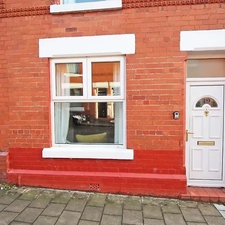 2 Bed, Up To 6 Guests Near Chester City Centre Exterior photo