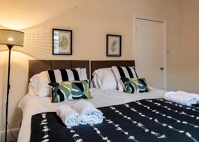 2 Bed, Up To 6 Guests Near Chester City Centre